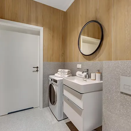 Scala 60ca Center & By Lion Apartment *