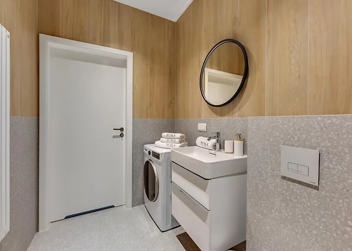 Scala Center & By Lion Apartament *